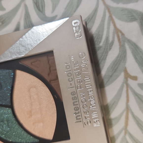 Almay Intense i-color shadow palette for hazel eyes - Picture 3 of 4